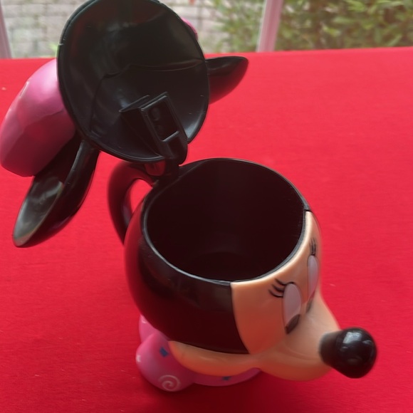 COLLECTABLE DISNEY ON ICE MINNIE FLIP TOP MUG - Picture 2 of 5